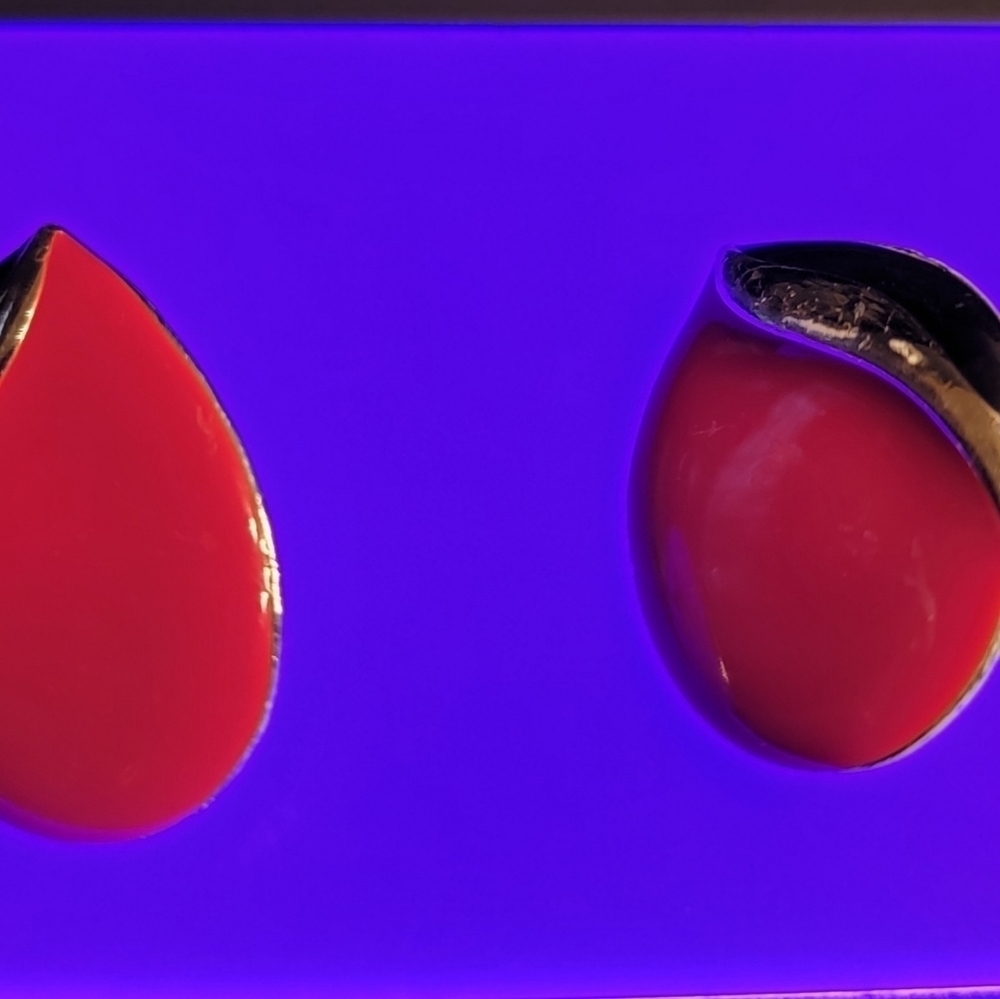 Vintage Teardrop Red Enamel, Black and Goldtone Pierced Earrings - Picture 8 of 9